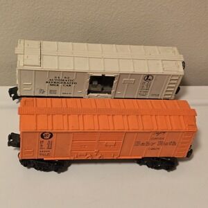 Vintage Lot Of 2 Lionel Train O-Gauge Post War Train Cars Untested Missing Parts